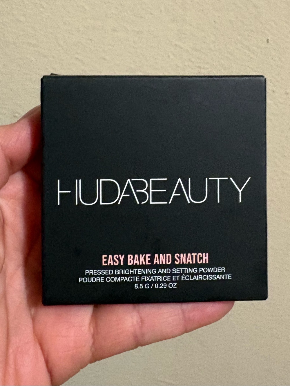 HUDA BEAUTY Easy Bake and Snatch Brightening Powder - BANANA BREAD Brand New .